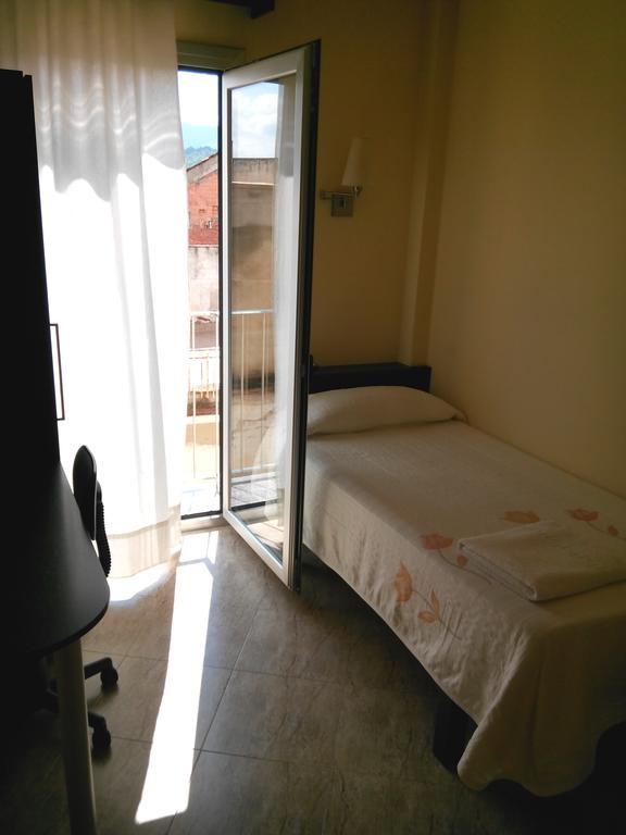 Hostal Sant Sadurni Sant Sadurní dʼAnoia Eksteriør bilde