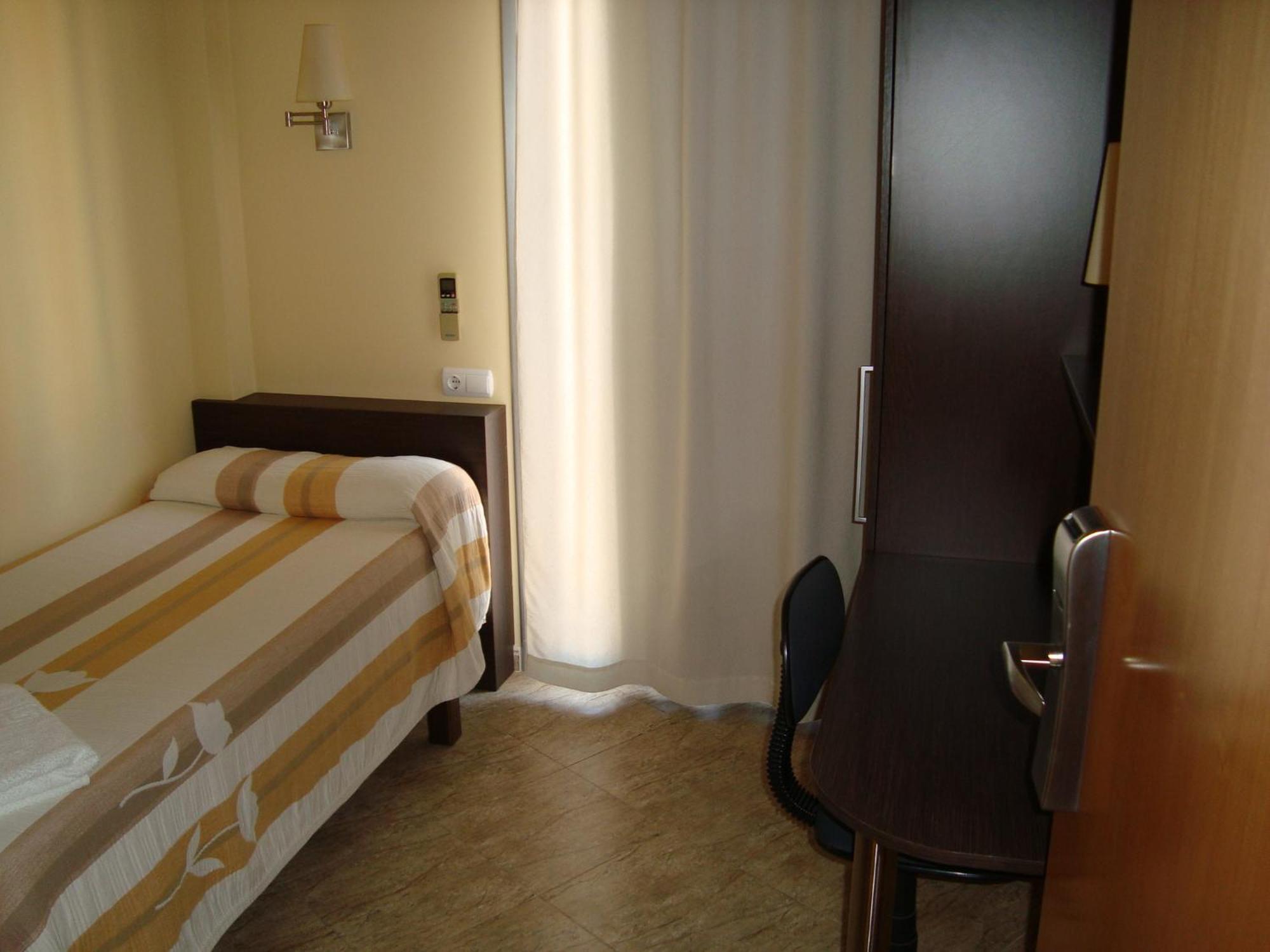 Hostal Sant Sadurni Sant Sadurní dʼAnoia Eksteriør bilde