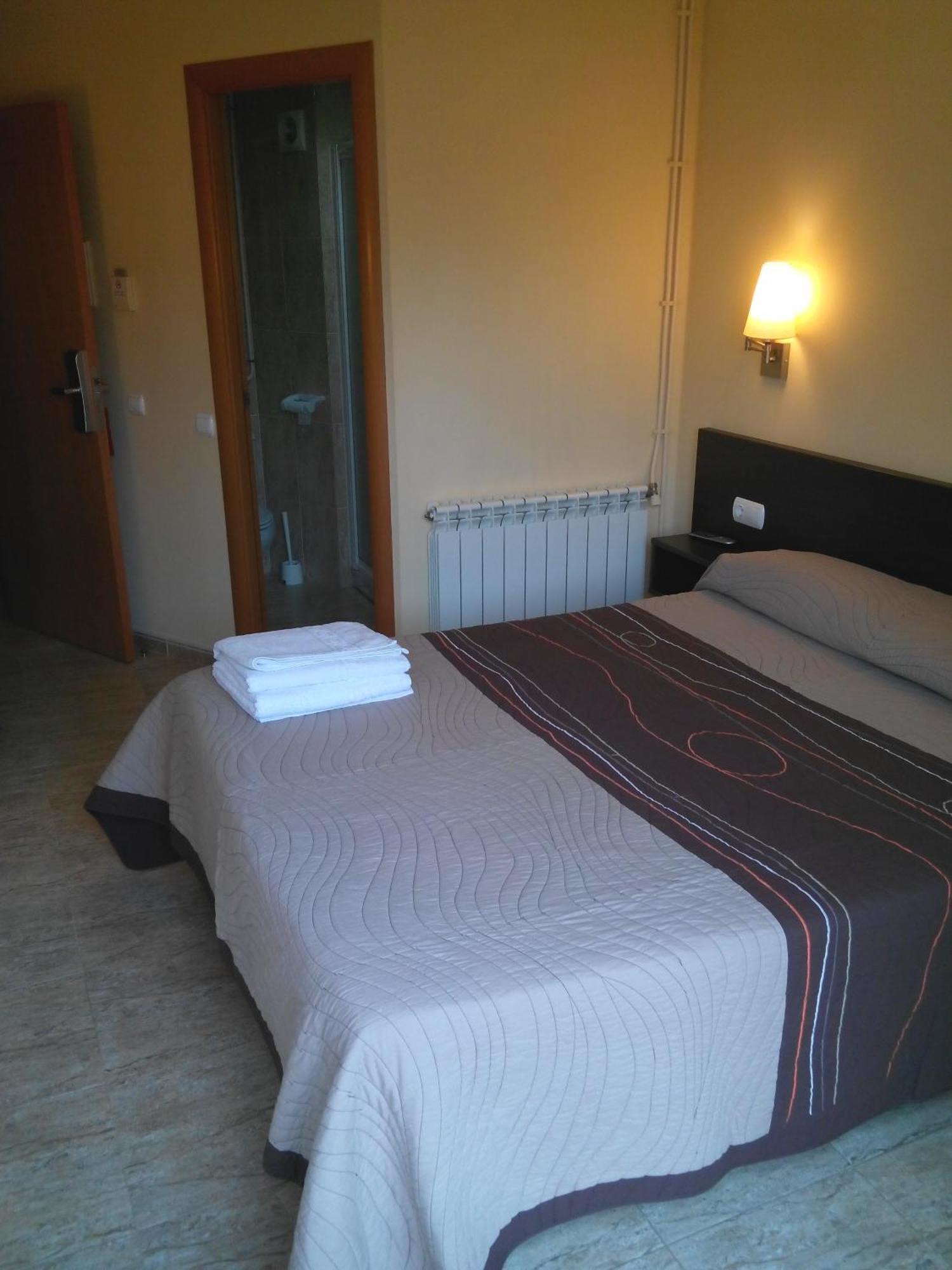 Hostal Sant Sadurni Sant Sadurní dʼAnoia Rom bilde
