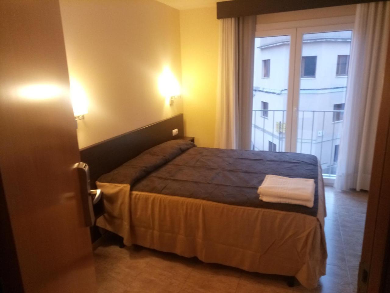 Hostal Sant Sadurni Sant Sadurní dʼAnoia Eksteriør bilde